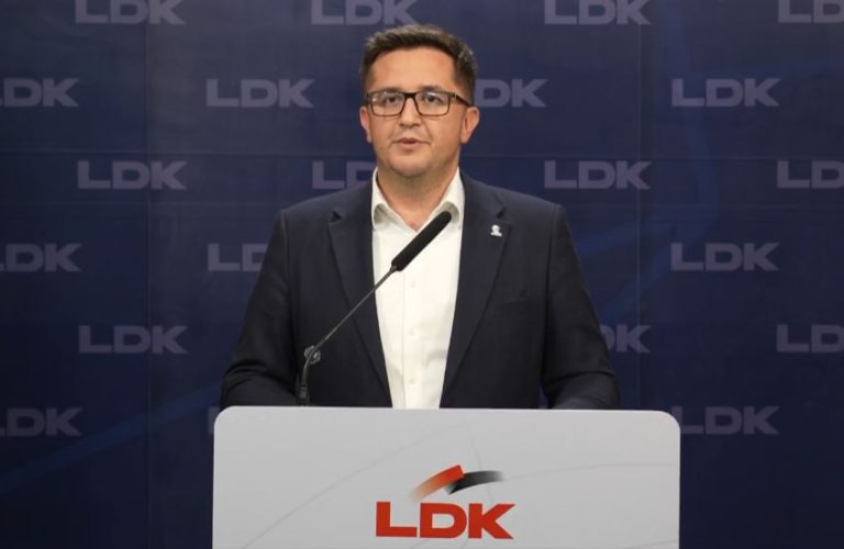 Vendimi i Kushtetueses, Mustafa ironizon me VV-në: A është tash Gjykata e kapur nga opozita?
