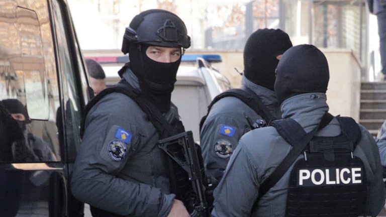 Operacion policor për fajde në Prizren – 700 mijë euro dëm, një i arrestuar e katër në kërkim