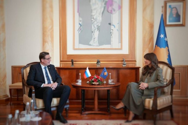 Haxhiu takohet me ambasadorin e Sllovenisë, diskutojnë për bashkëpunimin ndërmjet dy vendeve