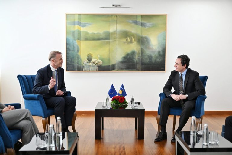 Kurti u kërkon BE-së t’i bëjë hapat e radhës në raport me Kosovën për statusin e vendit kandidat