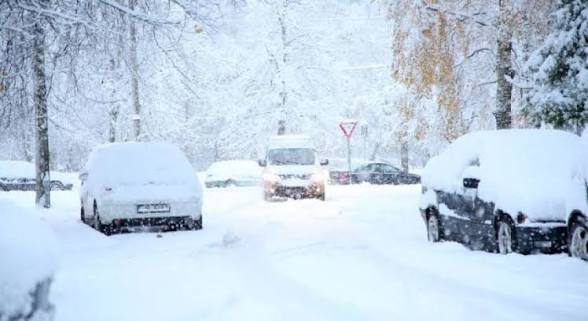 Mbetet e bllokuar nga bora rruga Pejë-Kullë-Rozhajë