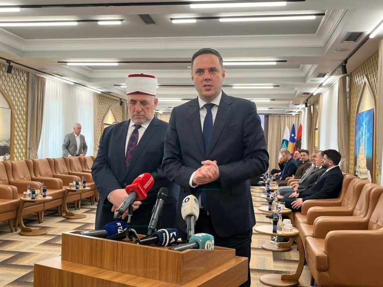Abdixhiku uron Bajramin nga BIK: Zoti e bekoftë Kosovën, popullin dhe familjet tona