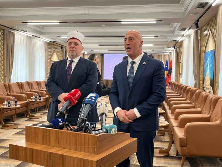Haradinaj uron Bajramin: Sa më bashkë dhe sa më solidarë, është mirë për të gjithë ne