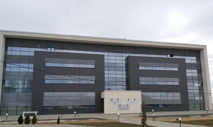 Aktakuzë ndaj tetë personave për ryshfet dhe falsifikim dokumentesh në sektorin privat