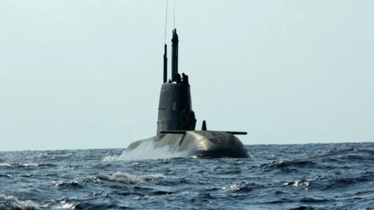 Sulmohet anija iraniane pranë brigjeve të Sri Lankës, 140 persona të zhdukur