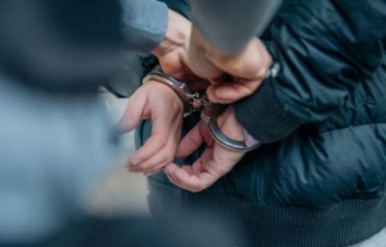 Falsifikoi vulat e komunës dhe premtoi banesa sociale për 800 euro, arrestohet i dyshuari për mashtrim në Pejë
