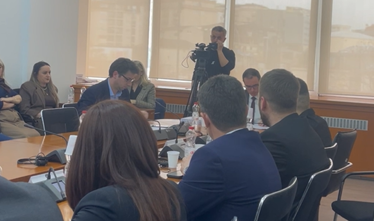 Komisioni për Buxhet miraton kredinë 13 milionë euro për rrugën Prishtinë–Mitrovicë
