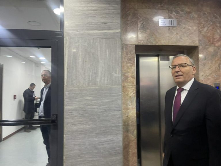 VV nuk i shkon Osmanit në takim për zgjedhjet, Hamza e Abdixhiku nisin takimin me të