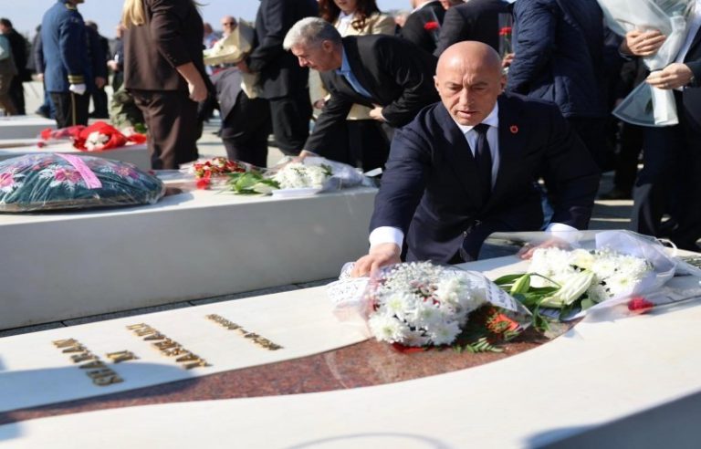 Haradinaj: Përulemi para sakrificës heroike të familjes Jashari dhe UÇK-së