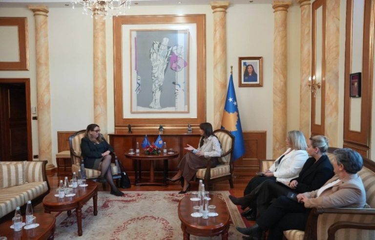 Haxhiu pret shefen e Zyrës së KiE-së, diskutojnë për zhvillimet politike