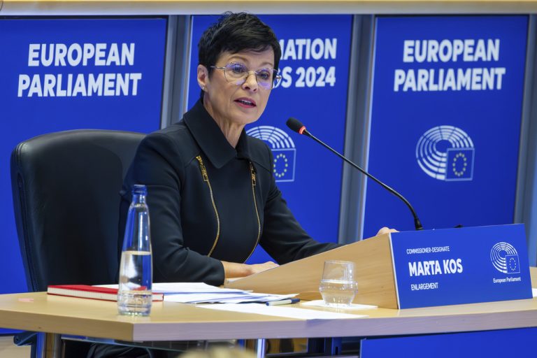 Zhvillimet politike në vend, Marta Kos shtyn vizitën në Kosovë