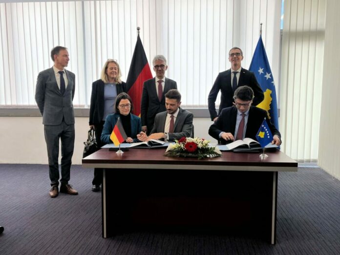 Nënshkruhet kredia 80 milionë euro për reformat në sektorin e energjisë