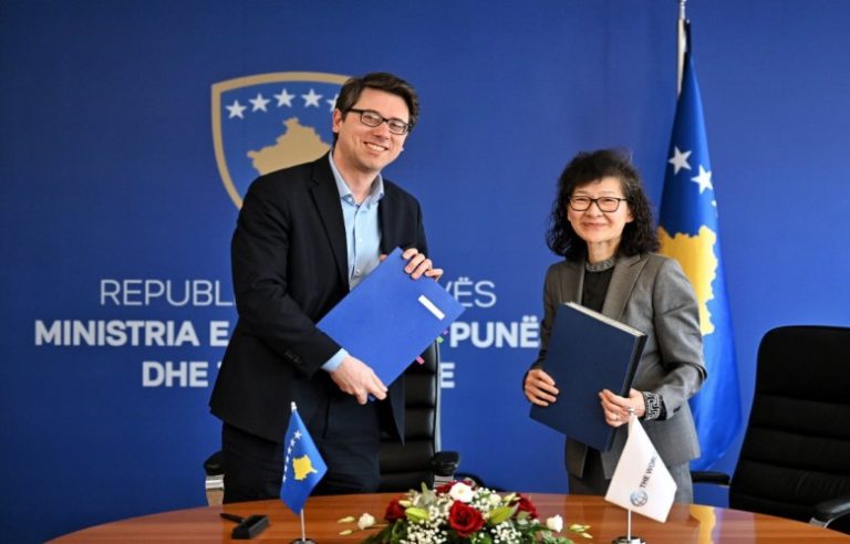 Ministria e Financave nënshkruan marrëveshje në vlerë 96 milionë euro me Bankën Botërore