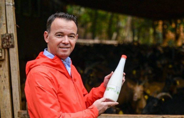 Peci subvencion fermerët me 10 cent për litër për qumështin e prodhuar