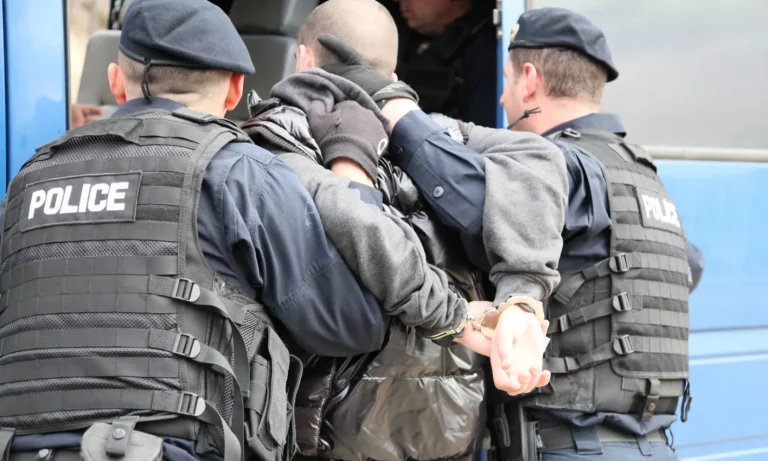 Ekstradohet nga Kosova shtetasi maqedonas i kërkuar për vrasje nga INTERPOL-i