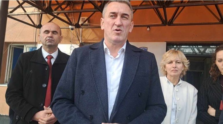 Rashiq thotë se ngatërroi deklaratën e Kurtit për Manastirin e Deçanit: Gabimi ishte i paqëllimshëm
