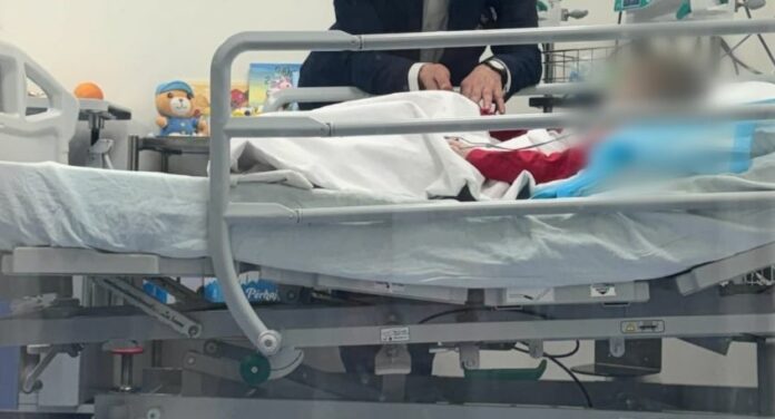 SHSKUK: 5-vjeçarit i janë operuar shputat, gjendja e tij është stabile