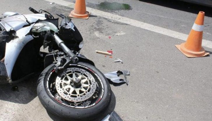 Aksident tragjik në Gjilan: Humb jetën një motoçiklist, dy të lënduar