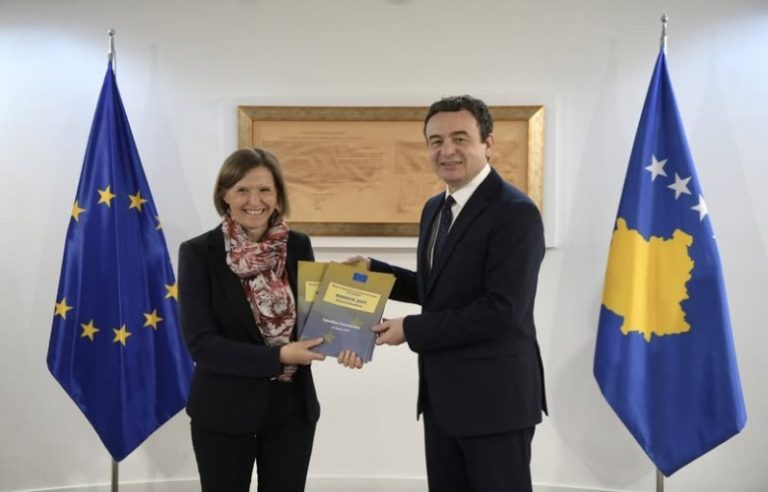 Shefja e BE-së në Kosovë i prezanton Kurtit raportet për zgjedhjet