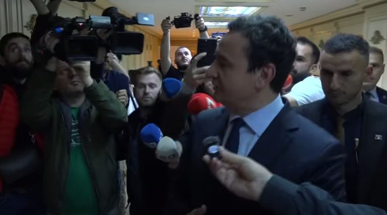 Kurti për çështjen e presidentit: Jemi në komunikim me liderët e opozitës, kur ka rezultate ju njoftojmë