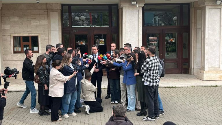 Kurti: I ofrova katër ministri dhe pozitën e zëvendëskryeministrit, Abdixhiku refuzoi
