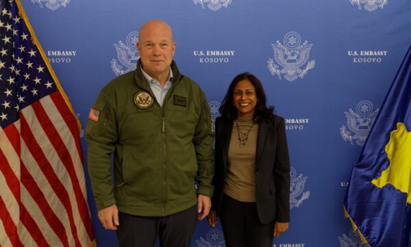 Ambasadori i ShBA-ve në NATO arrin në Kosovë, pritet nga Prattipati në ambasadën amerikane