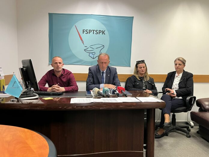 Punëtorët teknikë dhe të sigurimit fizik paralajmërojnë largim kolektiv nëse nuk rriten pagat në 600 euro