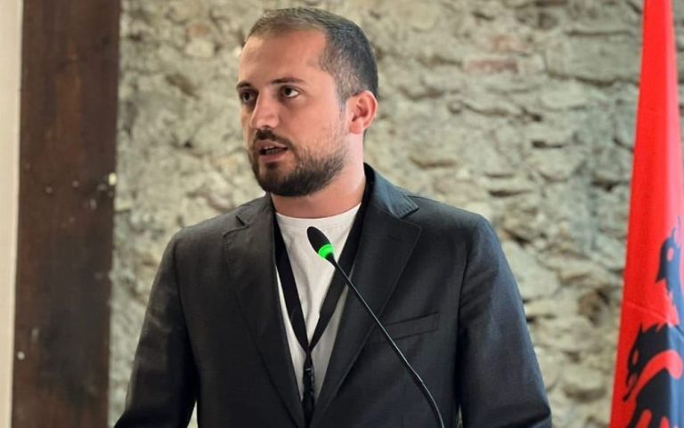Azemi akuzon Gjykatën pasi i dënoi atë dhe Manxhukën: Lirojnë terroristë, na dënuan neve