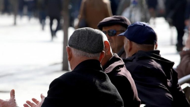 Ekzekutohen pagesat për veteranë, pensione të përkohshme dhe ato familjare