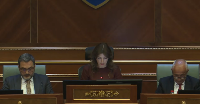 Shtyhet sërish seanca për presidentin, vazhdon në ora 19:00