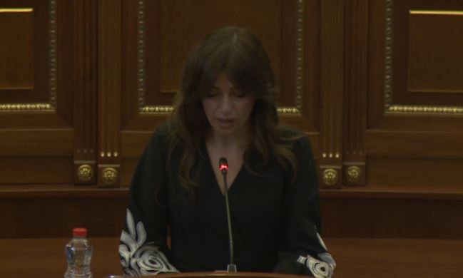 Haxhiu dënon gjuhën e deputetit Geci: Si kryetare nuk do të lejoj që foltorja e Kuvendit të përdoret për sulme