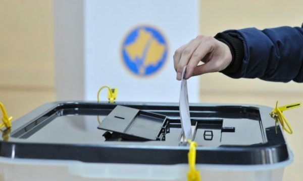 KQZ hap mundësinë për ndërrimin e qendrës së votimit jashtë zgjedhjeve