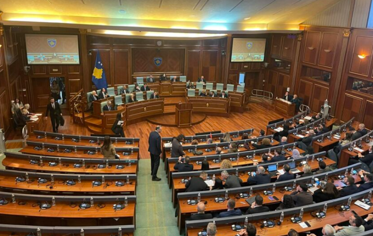 Me një orë vonesë, nis seanca plenare e Kuvendit – 16 pika në rend dite