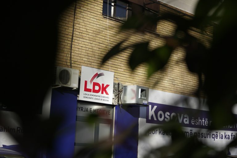 “Synojmë rikthimin e të gjithë anëtarëve të saj”, LDK ia hap dyert Vjosa Osmanit