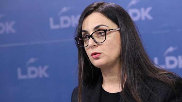 Lushaku-Sadriu mohon dorëheqjet: Sulmet ndaj LDK-së, shenjë frike nga bashkimi i së djathtës