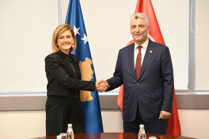 Kusari-Lila pret ministrin turk Bolat, diskutohet zgjerimi i tregtisë së lirë edhe në shërbime