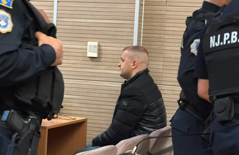 Të akuzuarit për vrasjen e Liridona Ademajt dalin para gjykatës, dëgjohen fjalët përfundimtare
