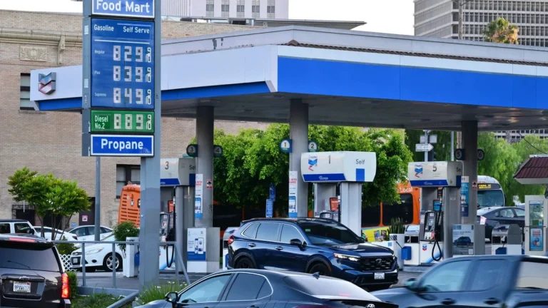 Ngërçi në negociatat me Iranin rrit sërish karburantet në SHBA, çmimet më të larta që prej vitit 2022