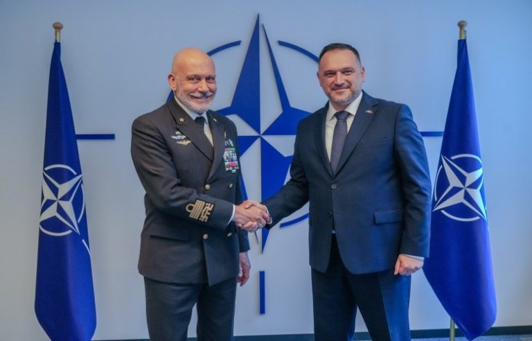 Nufi takon drejtuesit e NATO-s në Bruksel, në vëmendje edhe Kosova