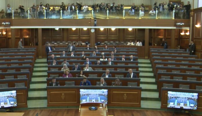 Nis seanca për presidentin, opozita nuk merr pjesë
