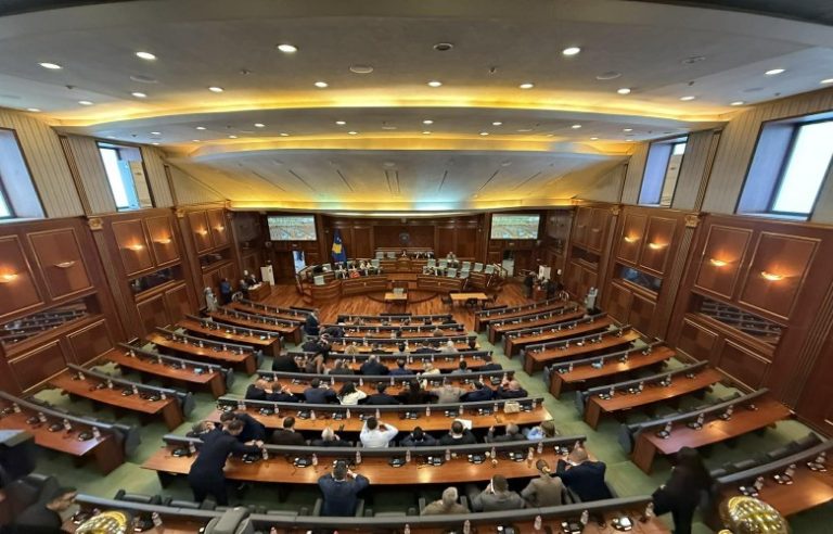 Nis seanca e presidentit, mungojnë sërish opozita – Haxhiu i bën thirrje të marrë pjesë në votim