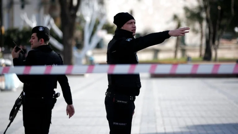 Shkon në 9 numri i viktimave në Turqi, 3 të plagosur në gjendje kritike – arrestohet babai ish-polic i autorit