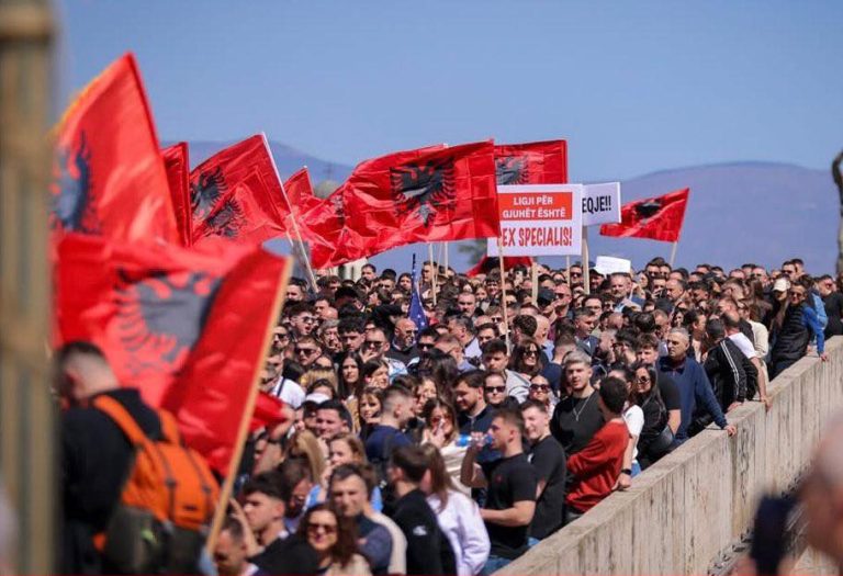 Osmani në përkrahje të studentëve që protestuan sot në RMV për provime në gjuhën shqipe