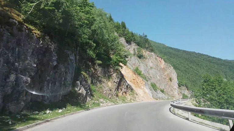 QKMK: Rruga Pejë-Rozhajë në Mal të Zi do të bllokohet për kamionë nga sot deri të premten