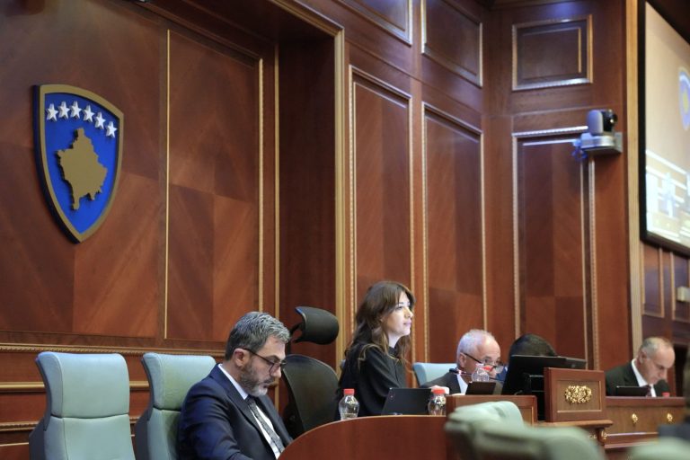 Kuvendi mban sot seancë për çështjen e presidentit nga ora 17:00
