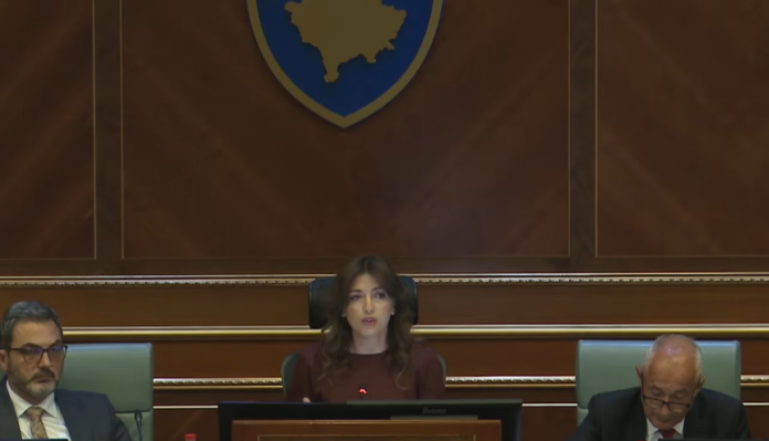 Seanca për presidentin shtyhet për në orën 14:00