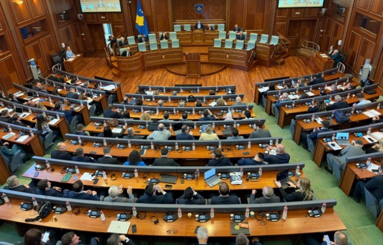 Nis seanca e Kuvendit, opozita kundërshton ndryshimin e rendit të ditës