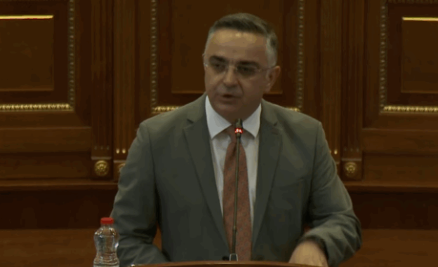 Tahiri: Me 65 milionë eurot e pagës së 13-të mund të bëheshin dy stadiume