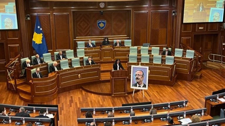 Lushaku-Sadriu për Engel: S’kishte lidhje gjaku me Kosovën, por zemra e tij rrihte në sinkron me ushtarët çlirimtarë