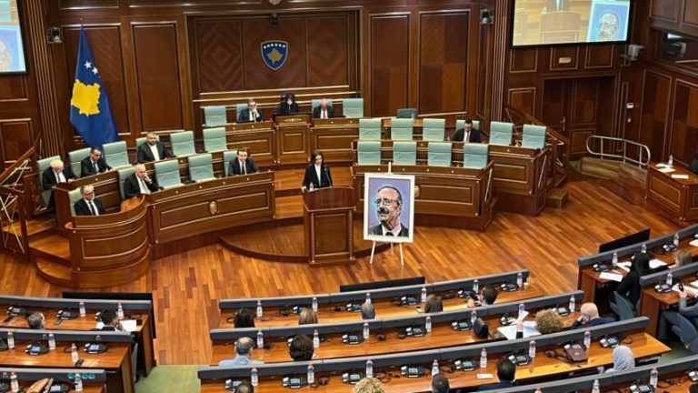 Çitaku: Eliot Engel ishte zëri që mbështeti Kosovën në ditët më të errëta të okupimit